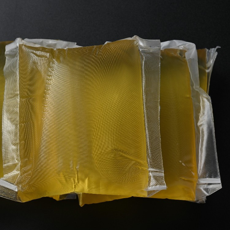 Hot Sale Strong Bonding Strength Pressure Sensitive  Hot Melt Adhesive For Courtier Bag